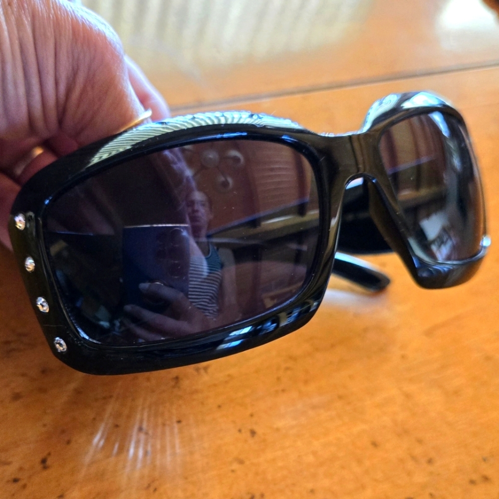Like new MLB Giants rhinestone sunglasses